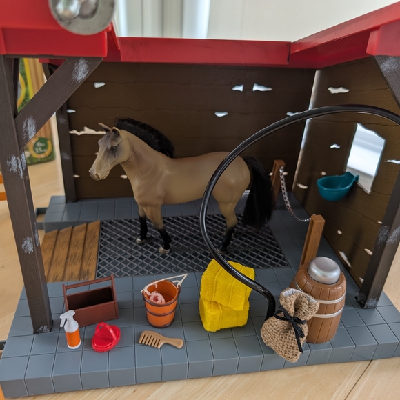 Chestnut Ridge Grooming Stable Playset - Picture 8 of 8